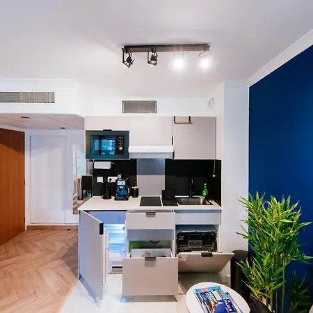Paris Porte De Versailles - Issyhost Исси-ле-Мулино